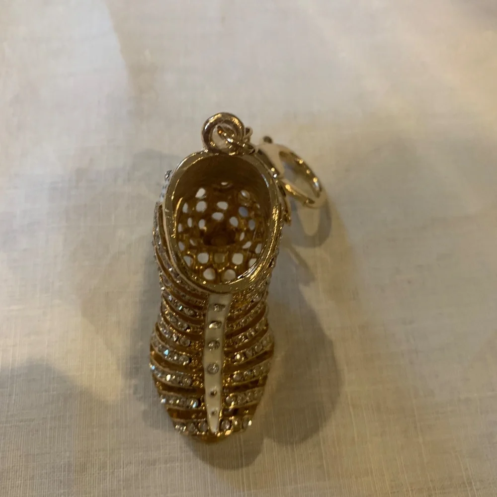 NWOT White/Gold Stiletto Heel Shoe Key/Purse Charm